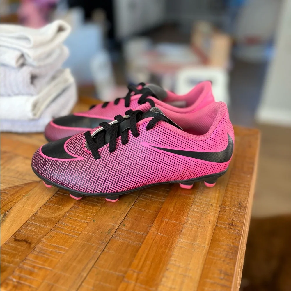 Nike Kids Pink and Black Soccer Cleats - Picture 4 of 6